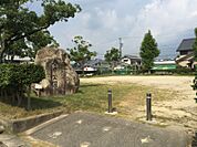 春日公園　約535ｍ　徒歩約7分　最寄り駅は大門駅。ちょっとした遊具があります。
