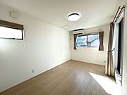 洋室が4部屋あり、全部屋に収納が付いています！お部屋が片付きやすく、空間を広く使えます◎