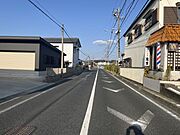前面道路も広いため、駐車が苦手な方も安心です♪