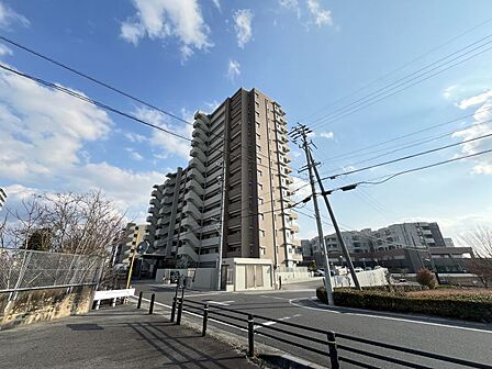 駅まで徒歩約7分!通勤・通学にもおすすめの築浅!ペット可能マンションです♪