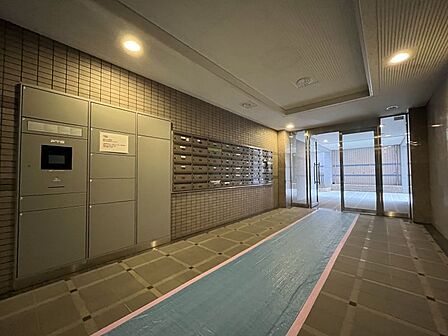 宅配ボックス付き◎留守時や仕事・家事などで手が離せない時に助かります。