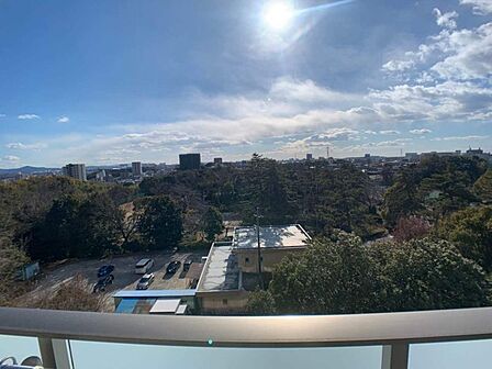 【眺望】高層階所在ならではの眺望です。晴れた日は遠方の景色まで楽しめます。