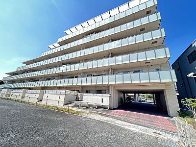 外観：1階の角部屋のお部屋となります！大切なペットとも一緒に暮らせるマンションです♪