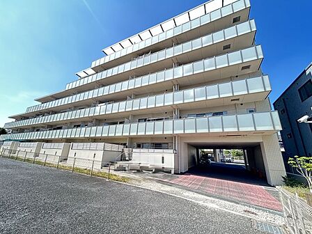 1階の角部屋のお部屋となります!大切なペットとも一緒に暮らせるマンションです♪