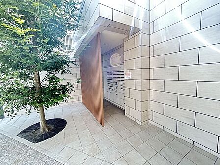 マンション内に郵便受けがあるので、天候に左右されず、雨天時や寒い日でも郵便物を受け取れます◎