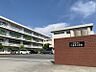 周辺：二本木小学校　徒歩約13分◇約1011ｍ