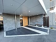 来客時の待ち合わせに使えるホテルのような高級感のあるロビーです！