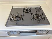 手際よく同時調理できる3口コンロです♪