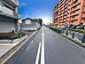 その他：小学校970m、中学校1200m。お子さまたちを育む学校が身近にあります