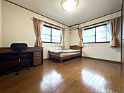 木目のフローリングが暖かみのある室内に。お掃除もラクチンなフローリングのお部屋です♪