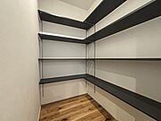 WICはお洋服やバッグ、季節物の家電などもたっぷり収納できます♪