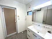 収納の多い洗面台です！