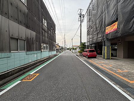 家の中だけでは元気が有り余ってしまうお子様にもきっと満足いただける日高公園まで徒歩3分です!
