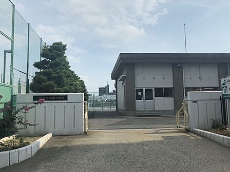 中部中学校まで 1024m 徒歩約13分●教育目標「知・徳・体の調和のとれた教育を礎に、人間としての成長と発達を遂げていこうとする生徒を育成する。」