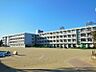 周辺：梅園小学校まで　1408m　徒歩約18分●目標に向けて自信を持ち粘り強く主体的に活動するような教育に努めている。子ども同士が学びあうことで、人間性を豊かにするような教育に努めている。