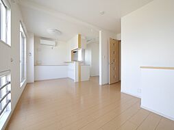 ノース・ヒル IV 201号室 2階1LDKのリビング/ダイニング