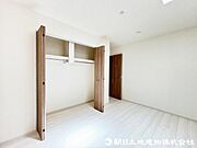 家族一人ひとりの大切なプライベート空間。趣味・感性で個性的に飾って頂ける様なシンプルな仕上げ。 