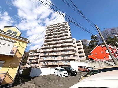 外観:上溝駅まで徒歩約10分の場所に位置する開放感のあるマンション 外観:上溝駅まで徒歩約10分の場所に位置する開放感のあるマンション