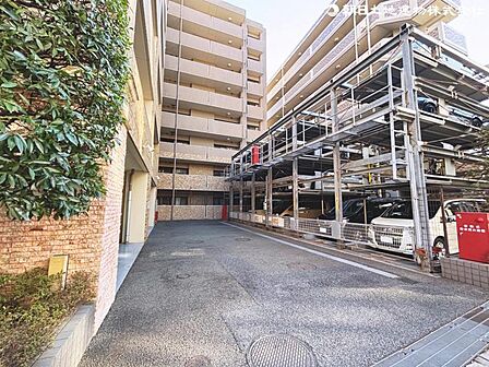 駐車場は機械式でございます。2026.03.28現在空きがございます。最新の空き状況等は都度お問合せくださいませ。
