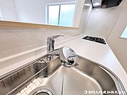 浄水フィルター内蔵で、上水の中に含まれる不純物を除去し、安全で安心なお水をご使用頂けます。