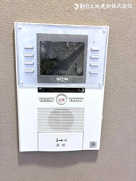 エントランスオートロックと連動のモニター付きインターホン。突然の来客時にも安心です。
