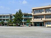 鶴川第一小学校まで約800ｍ