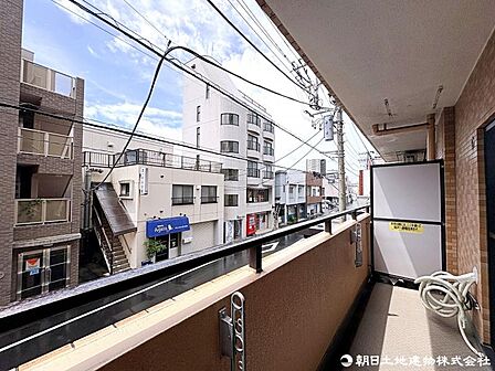南向きのバルコニーは、とても陽当りが良く風通しも良好、洗濯物がよく乾きます。