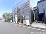 外観：前面道路は6ｍ公道で広々としていますが、大通りから一本入っている為に交通量が少なく 安全で安心です。