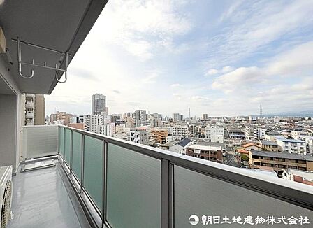 一般住宅が多く建ち並び、さらに最上階の為視界を大きくさえぎる建物はございません。