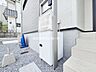 外観：【宅配BOX】戸建て用の宅配BOXも標準設置。忙しいご家族にも優しい設備のお家です