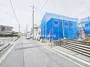 【前面道路】交通量の少ない公道に面しているので、お子さまも安心な立地です♪（2026年4月4日撮影）