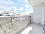 【バルコニー】南向きの大型バルコニーは、お洗濯物もたくさん干せちゃいます！