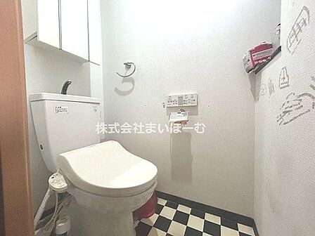 【トイレ】やすらぎの場所トイレは、高機能便座付き!もちろん、ウォシュレット付きです♪