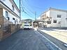 その他：【前面道路&外観】当社まいほーむにてご見学いただけます♪いつでも見られますので、お気軽にお問い合わせ下さい!（2026年10月11日撮影）