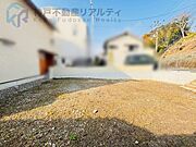 ・建物が建っておらず、地上権等の権利が付着しない「更地渡」となります。