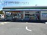 周辺：ファミリーマート千鳥が丘店 徒歩5分。 370m