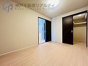 クローゼット付きの洋室♪お洋服の収納もたっぷりできますよ♪