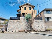 ・吹抜けがあり開放感のある室内♪