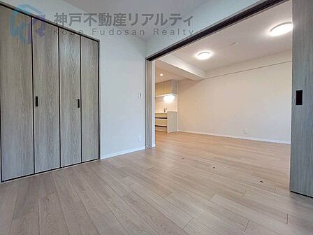 クローゼット付きの洋室♪お洋服やお荷物の収納に便利♪