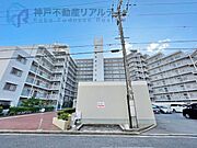 ・スーパーやドラッグストアが徒歩10分圏内♪生活便利♪