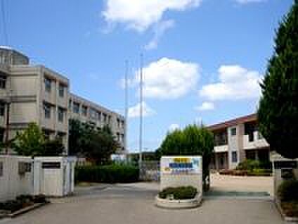 明石市立人丸小学校 徒歩14分。 1100m