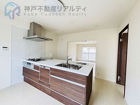 〇南東向きの両面バルコニー♪陽当たり通風良好♪
