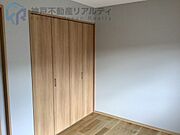 ・クローゼット付きの洋室♪お部屋の空間を有効にお使い頂けます♪