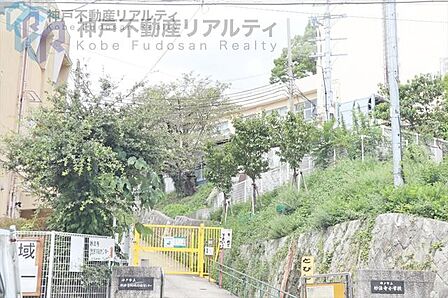 神戸市立妙法寺小学校 徒歩11分。 830m