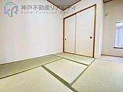 和室がございます♪お布団での就寝もしやすいですね♪押入あり♪