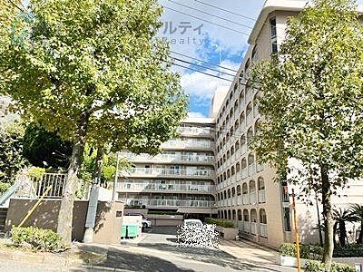 外観：コンビニやスーパーが徒歩10分圏内♪生活便利です♪