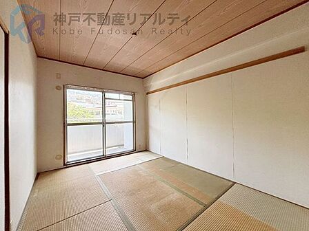 和室がございます♪畳は柔らかくお布団での就寝にも便利♪