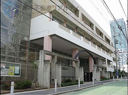 神戸市立中央小学校 徒歩10分。 730m