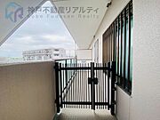 玄関ポーチがございます♪