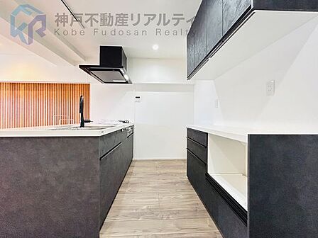 カップボード付き♪食器類の収納にも便利です♪